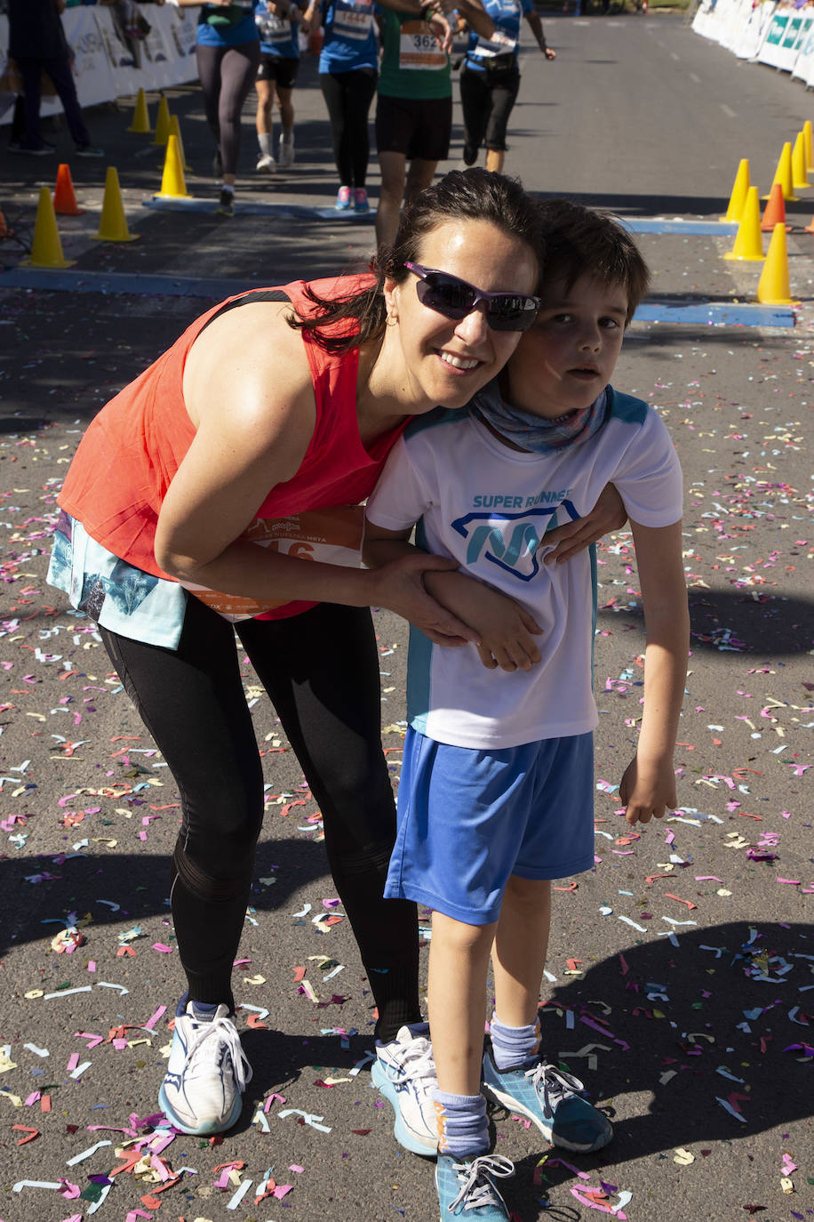 Ambiente festivo en la octava Carrera de la Mujer. 