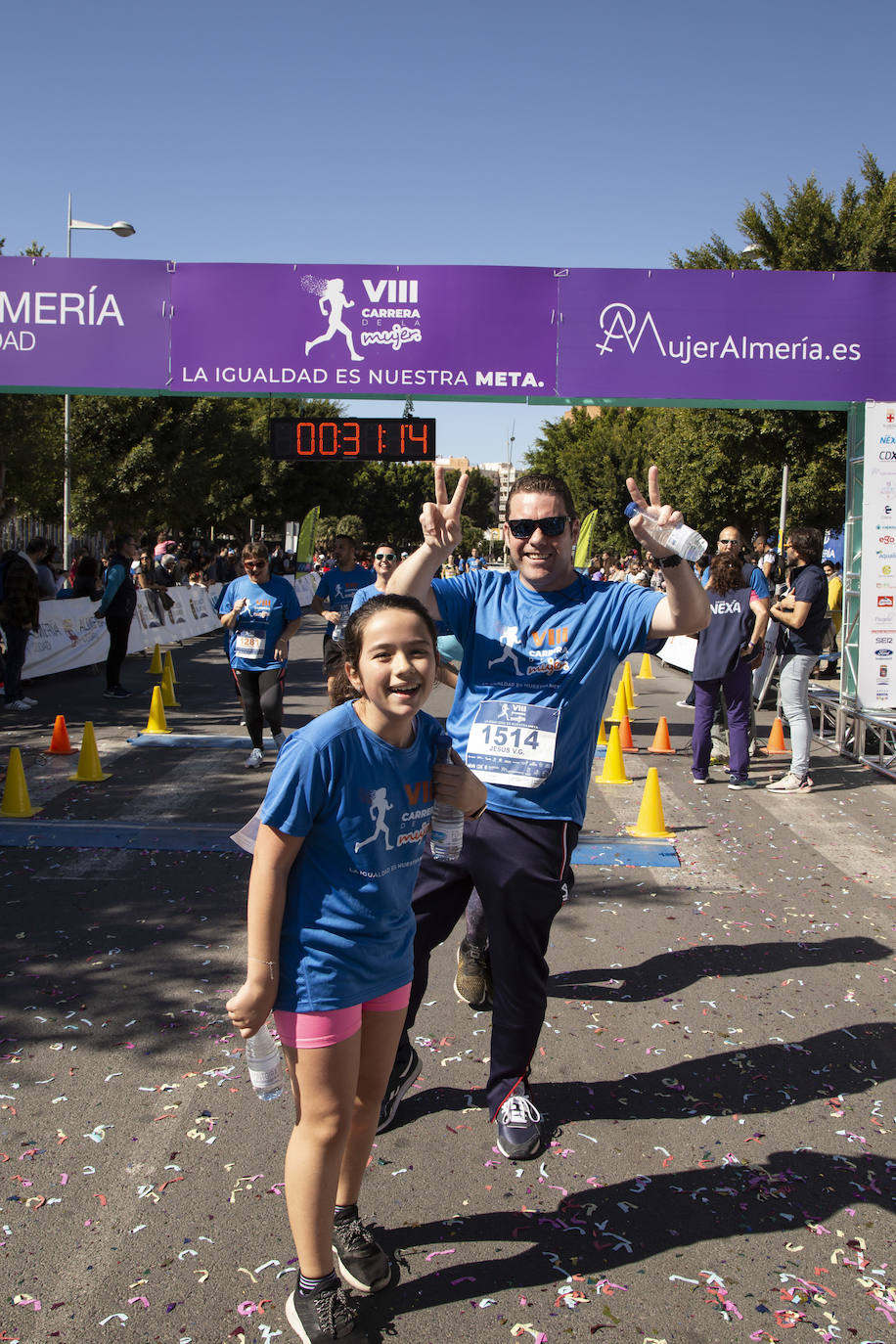 Ambiente festivo en la octava Carrera de la Mujer. 