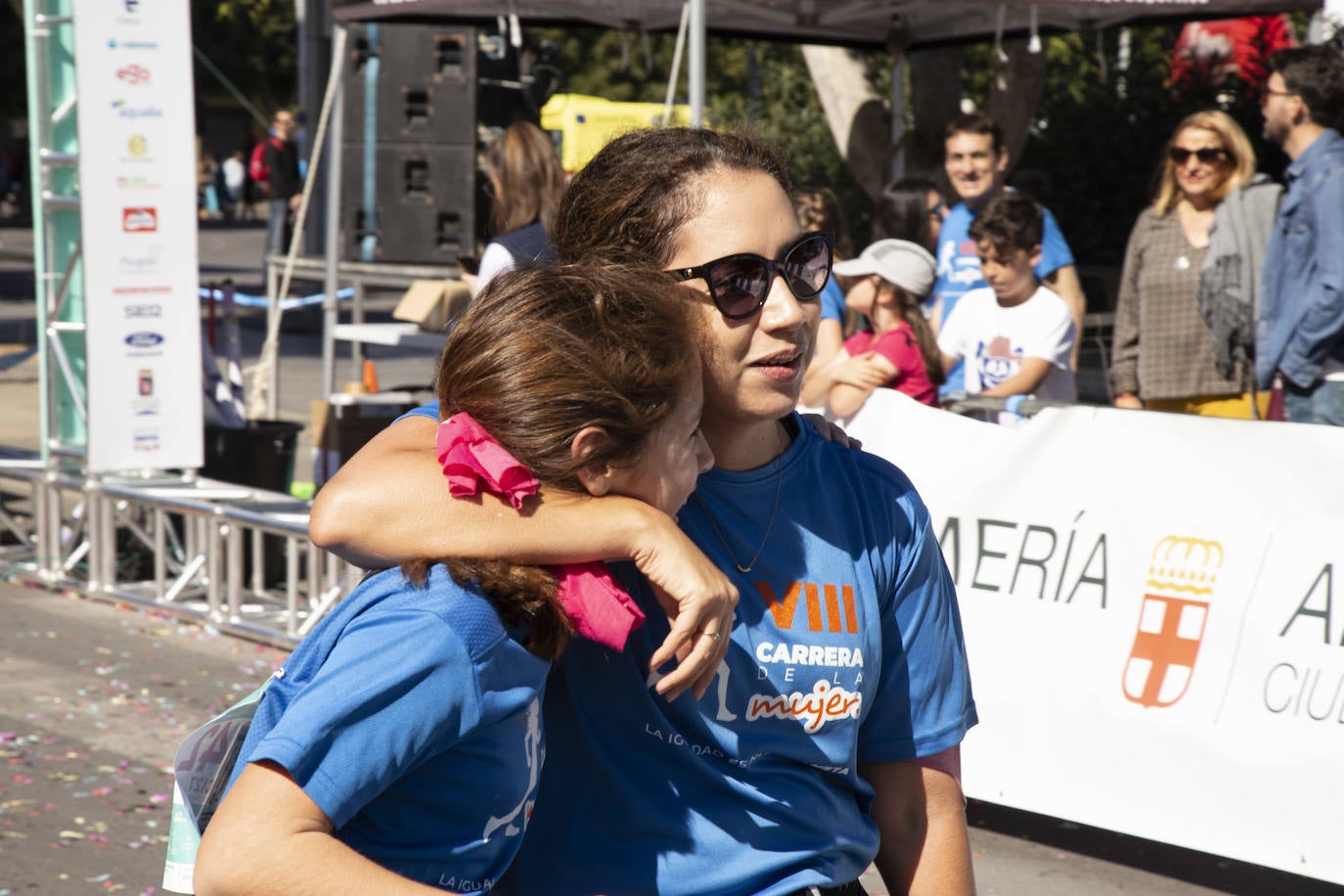 Ambiente festivo en la octava Carrera de la Mujer. 