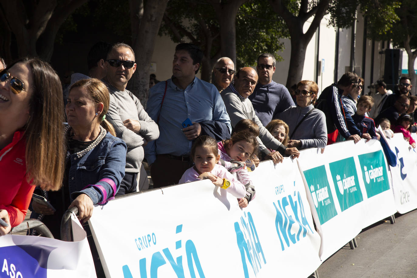 Ambiente festivo en la octava Carrera de la Mujer. 