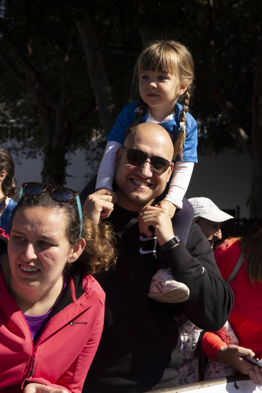 Ambiente festivo en la octava Carrera de la Mujer. 