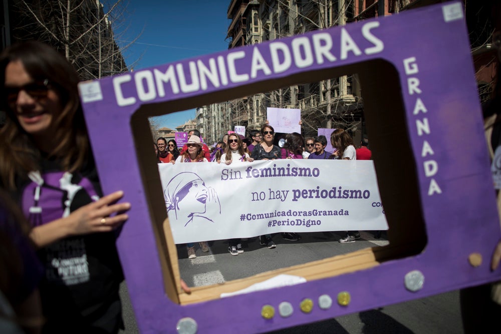 Miles de manifestantes han portada pancartas con mensajes reivindicativos