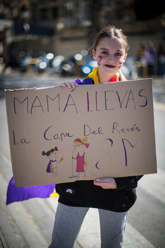 Miles de manifestantes han portada pancartas con mensajes reivindicativos