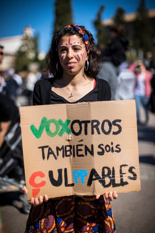 Miles de manifestantes han portada pancartas con mensajes reivindicativos