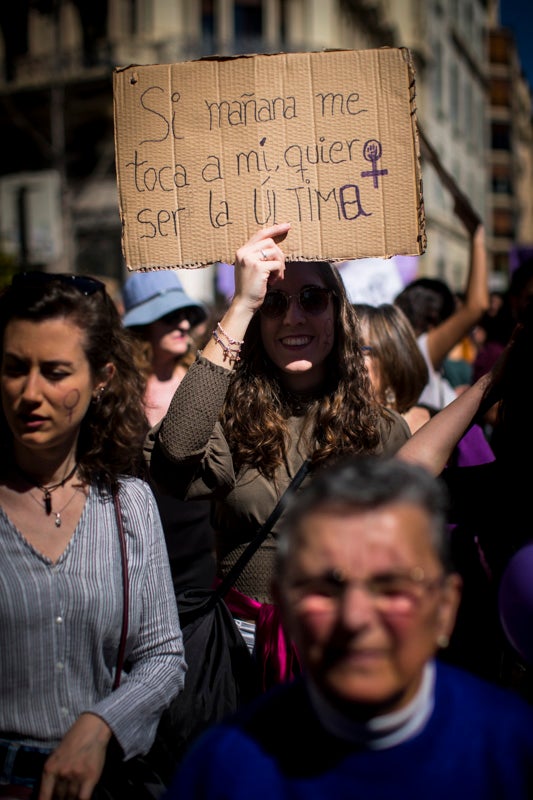 Miles de manifestantes han portada pancartas con mensajes reivindicativos