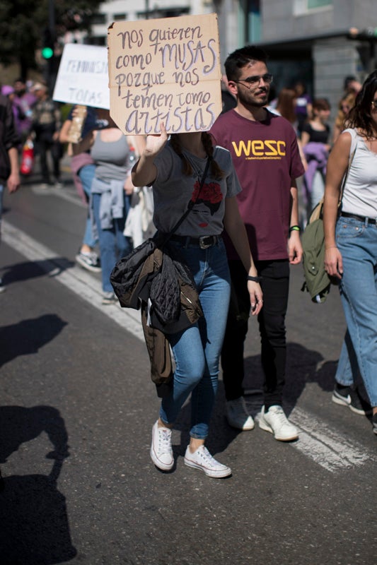 Miles de manifestantes han portada pancartas con mensajes reivindicativos