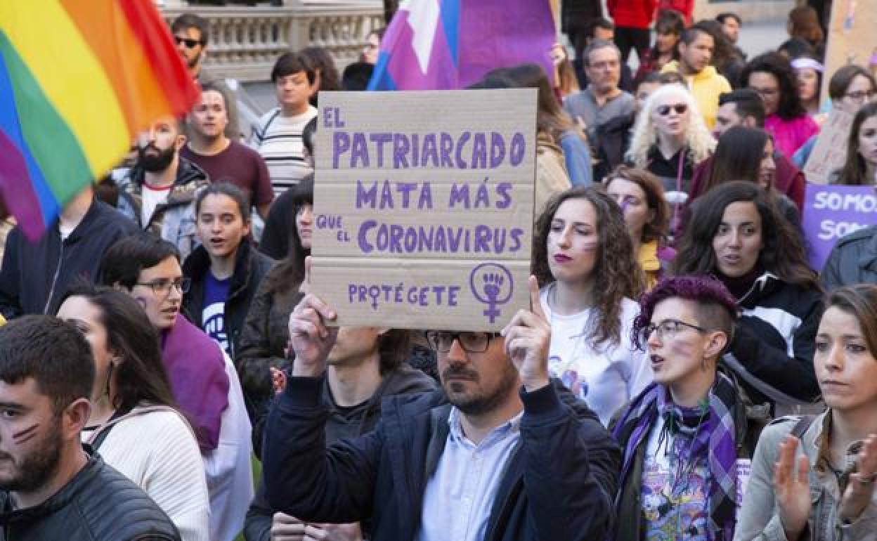 Los carteles resultaron realmente ocurrentes en una manifestación que destacó por ser plural y masiva. 