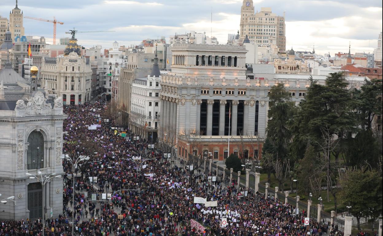 La marcha de Madrid por la igualdad de la mujer, a la altura de Alcalá y Gran Vía. 