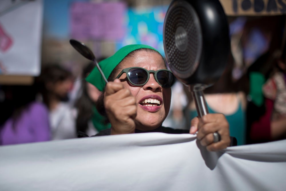 Repaso completo en imágenes a una marcha multitudinaria este Día de la Mujer en Granada