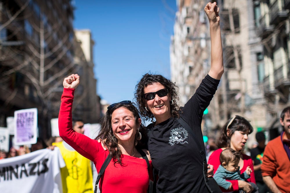 Repaso completo en imágenes a una marcha multitudinaria este Día de la Mujer en Granada