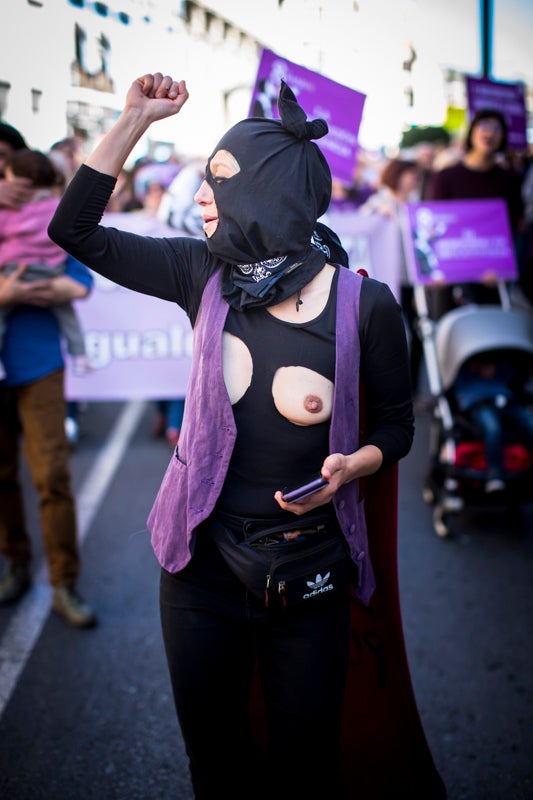 Repaso completo en imágenes a una marcha multitudinaria este Día de la Mujer en Granada