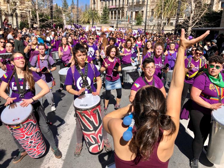 Repaso completo en imágenes a una marcha multitudinaria este Día de la Mujer en Granada