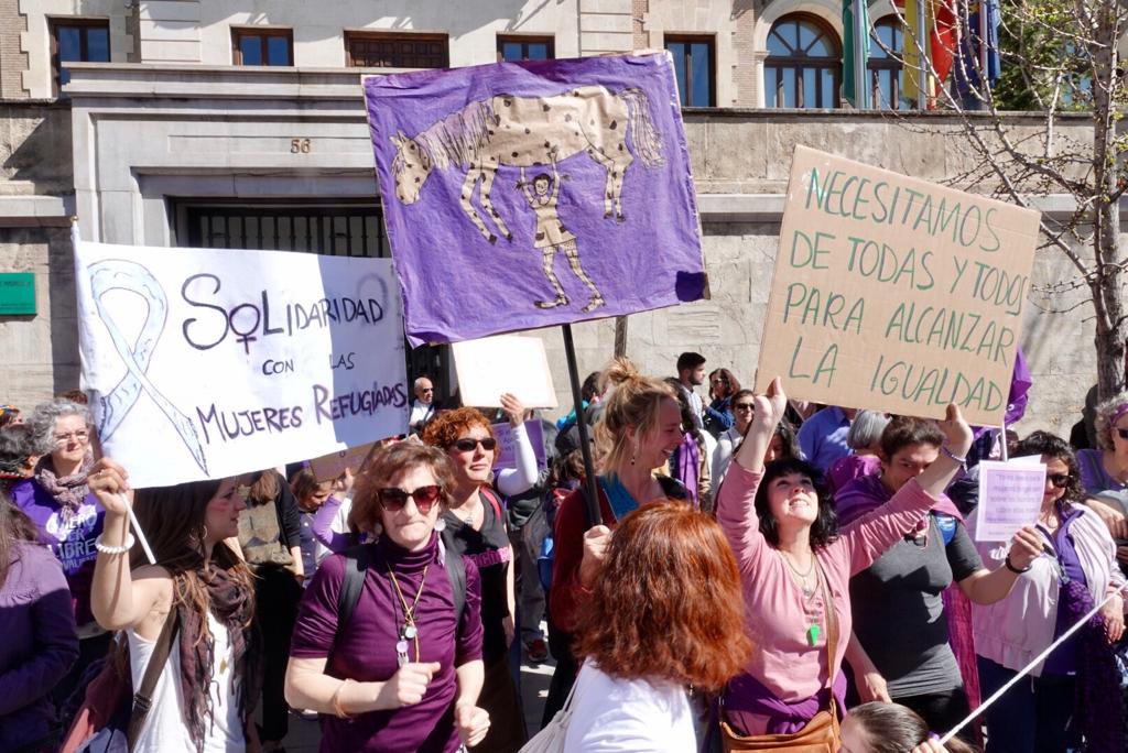 Repaso completo en imágenes a una marcha multitudinaria este Día de la Mujer en Granada