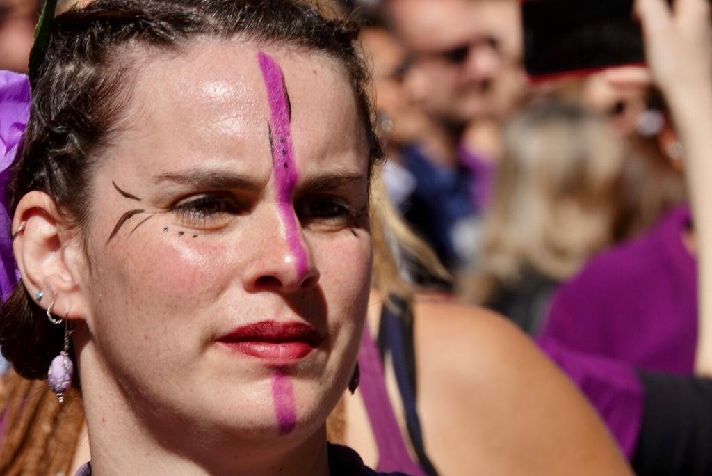 Repaso completo en imágenes a una marcha multitudinaria este Día de la Mujer en Granada