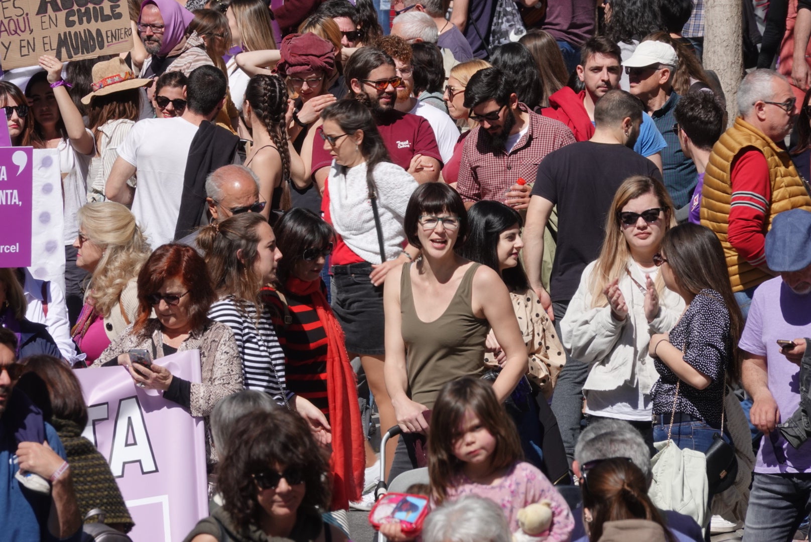 Repaso completo en imágenes a una marcha multitudinaria este Día de la Mujer en Granada