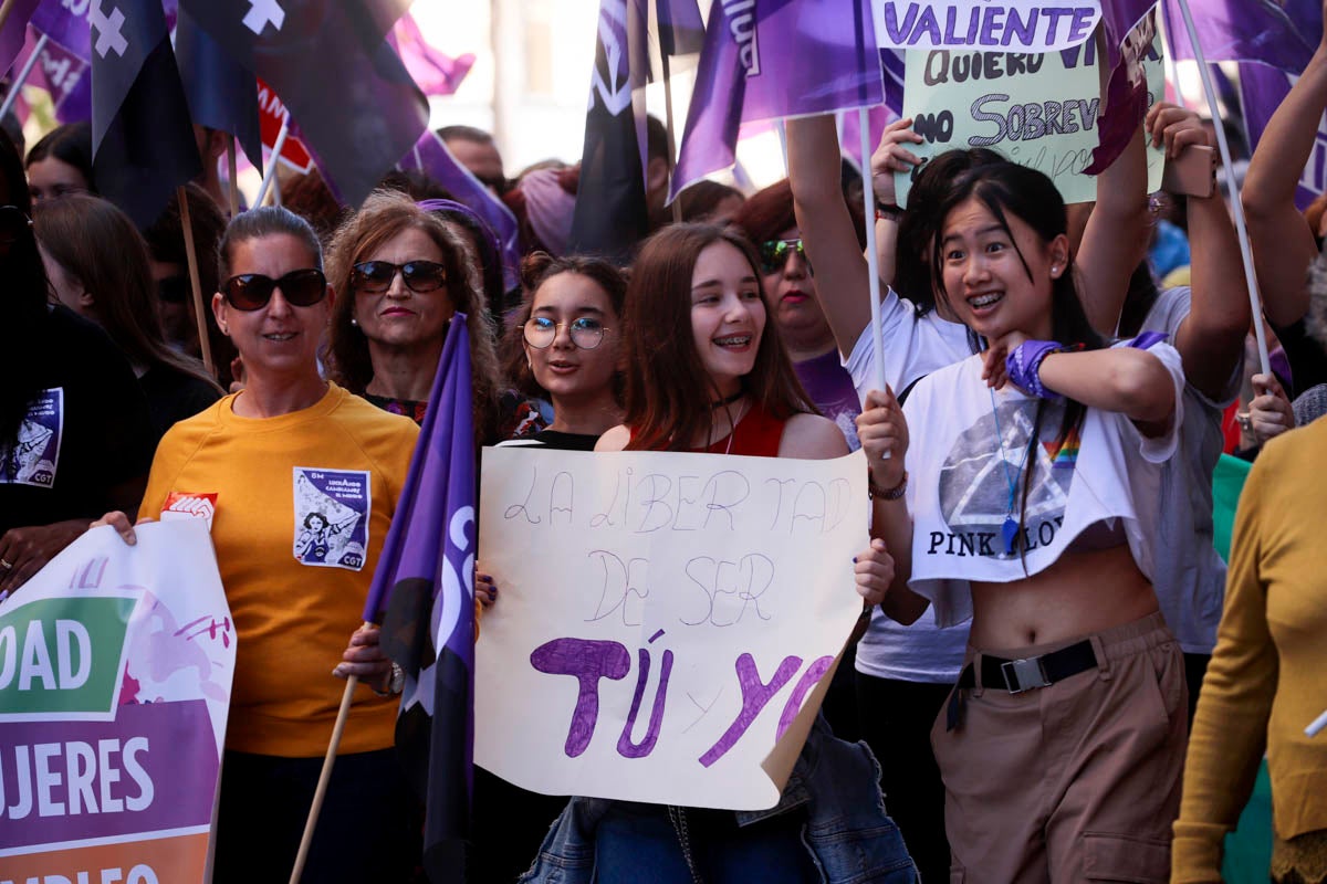 Cientos de carteles y pancartas reivindicativas en la manifestación de este domingo