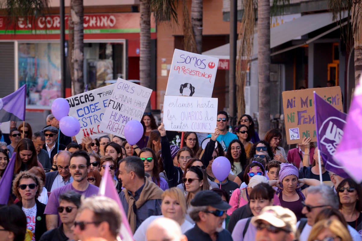 Cientos de carteles y pancartas reivindicativas en la manifestación de este domingo