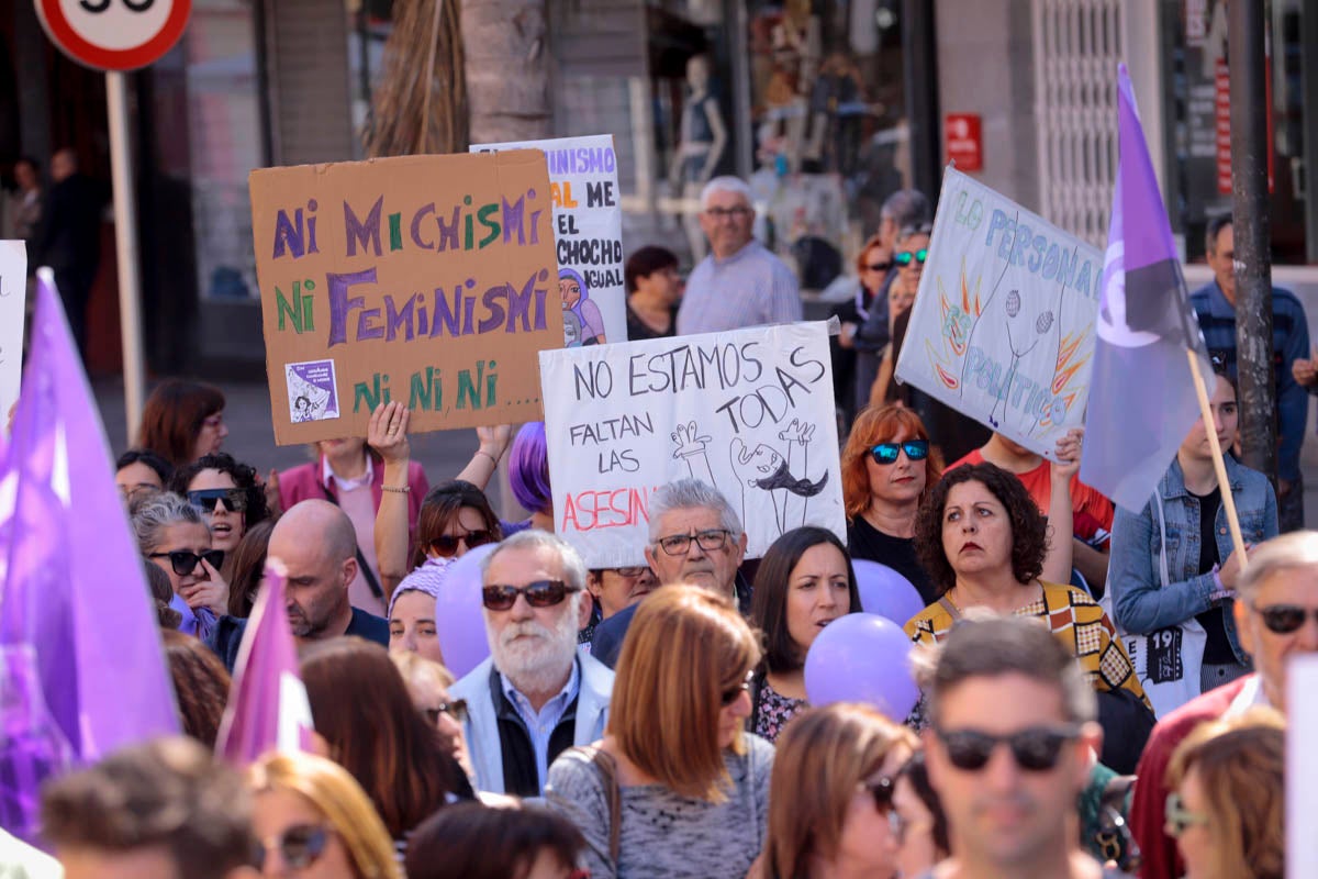 Cientos de carteles y pancartas reivindicativas en la manifestación de este domingo