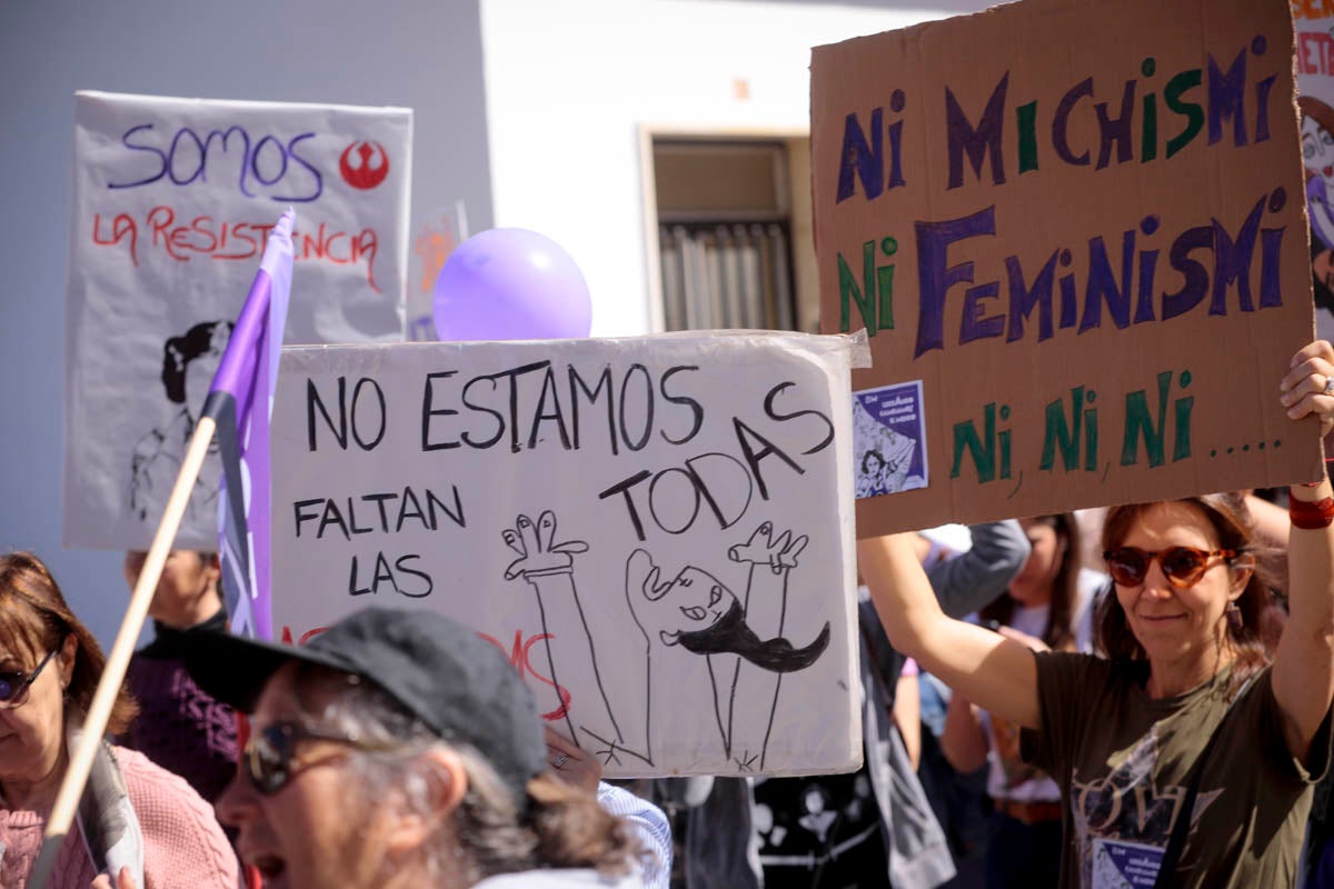 Cientos de carteles y pancartas reivindicativas en la manifestación de este domingo