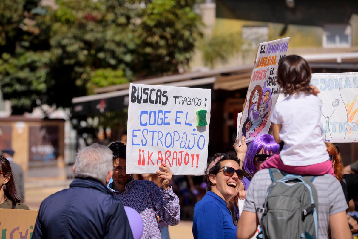 Cientos de carteles y pancartas reivindicativas en la manifestación de este domingo