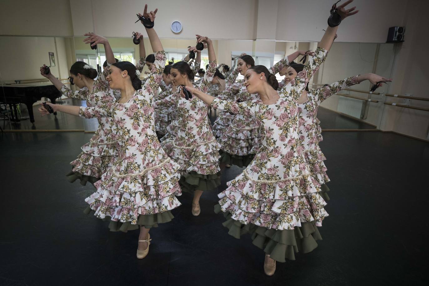 Un grupo de alumnas del Conservatorio Profesional de Danza Reina Sofía, de Granada, triunfa en el festival más prestigioso de España con una coreografía ideada por ellas mismas