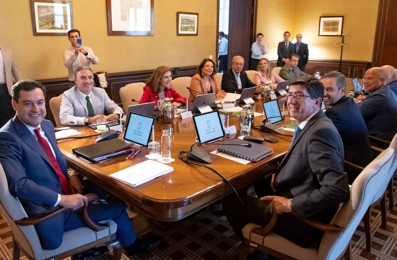 Consejo de Gobierno de la Junta de Andalucía, con el presidente, Juanma Moreno, en primer término.