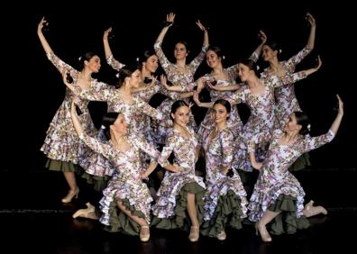 Imagen secundaria 1 - Unas granadinas triunfan en el festival más prestigioso de España de danza