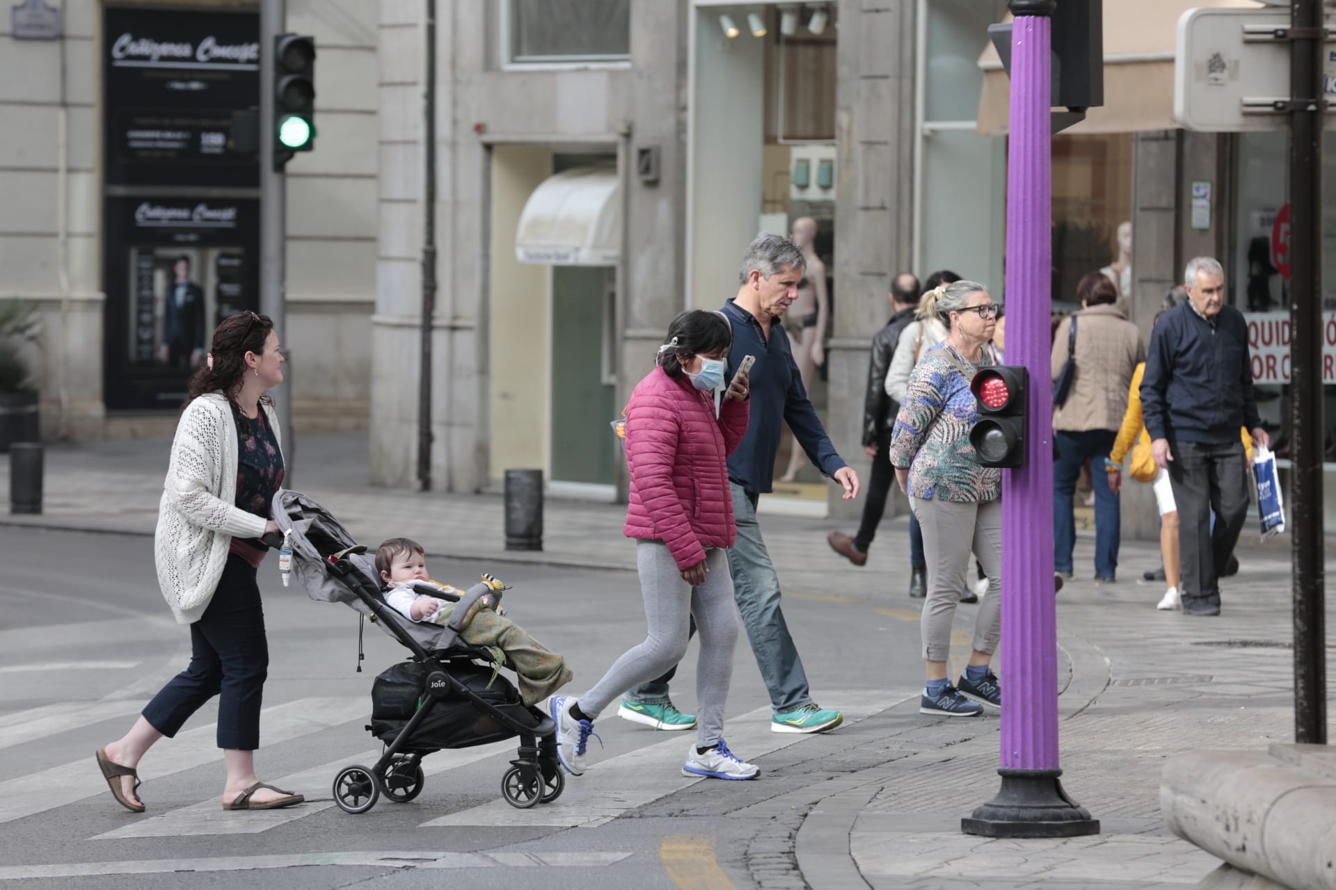 Las calles de Granada y los monumentos, con mucha menos gente de lo habitual