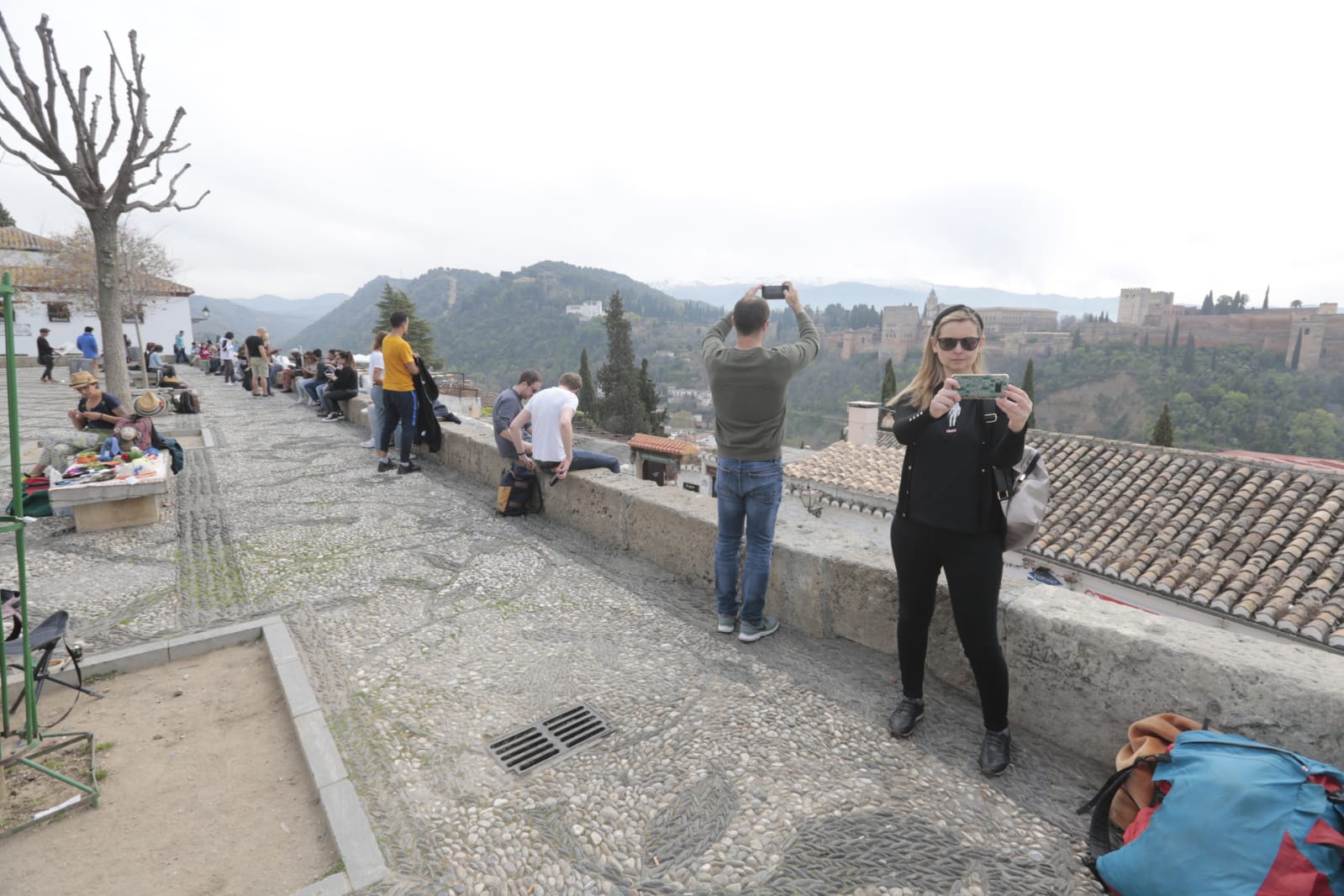 Las calles de Granada y los monumentos, con mucha menos gente de lo habitual