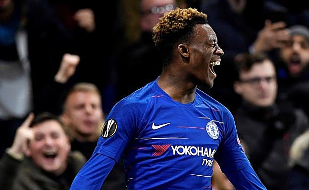 Hudson-Odoi celebra un gol con el Chelsea, su club. 