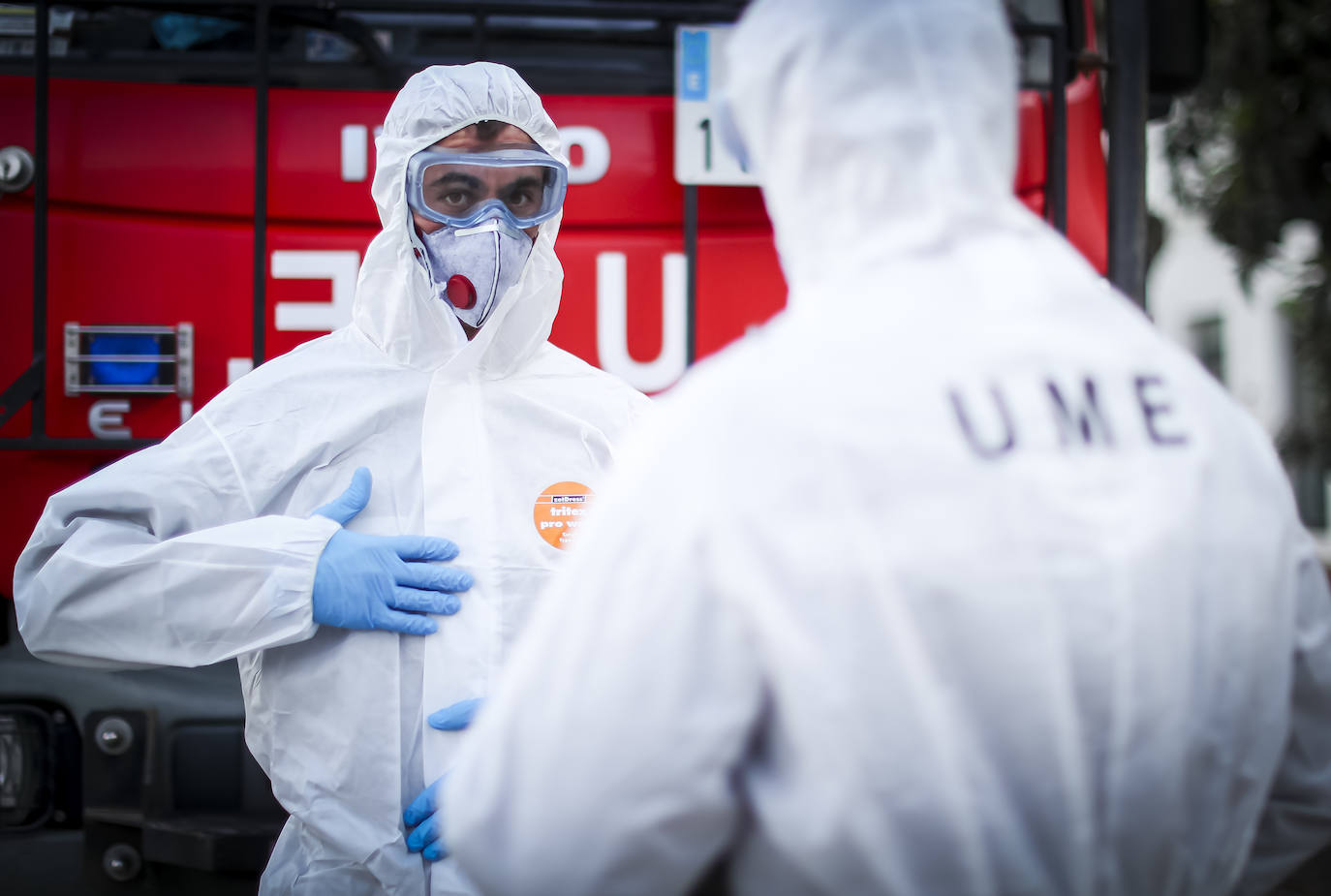 La Unidad Militar de Emergencias está desinfectando zonas como la estación de Renfe e informando a la población.