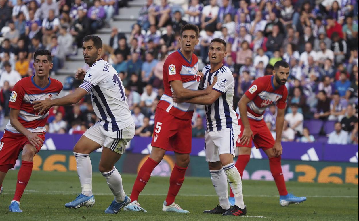 José Antonio Martínez, junto a Fede San Emeterio durante la visita a Pucela. 