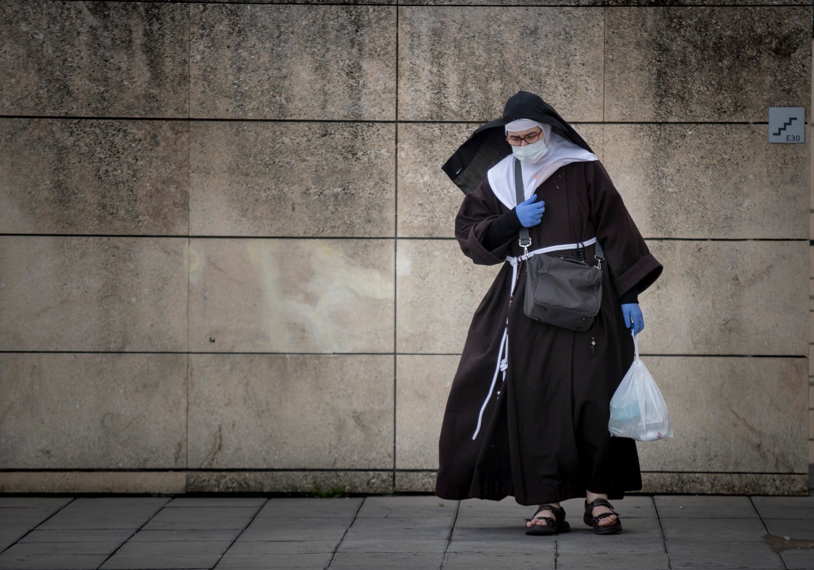 Siguen las imágenes de calles desiertas en la capital en pleno estado de alarma