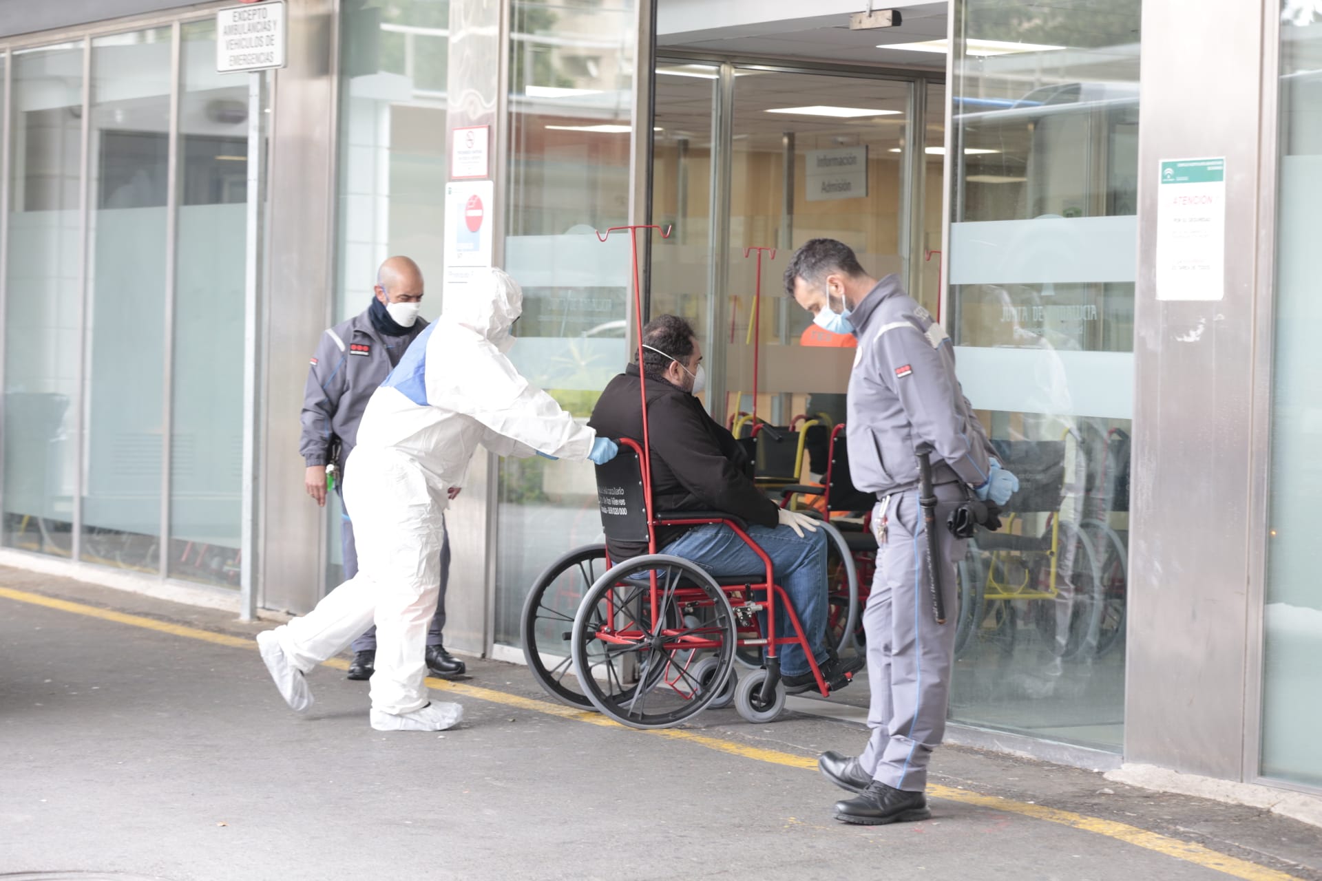 La capital vive una nueva semana de cuarentena con menos gente circulando y las Fuerzas y cuerpos de Seguridad del estado manteniendo el orden