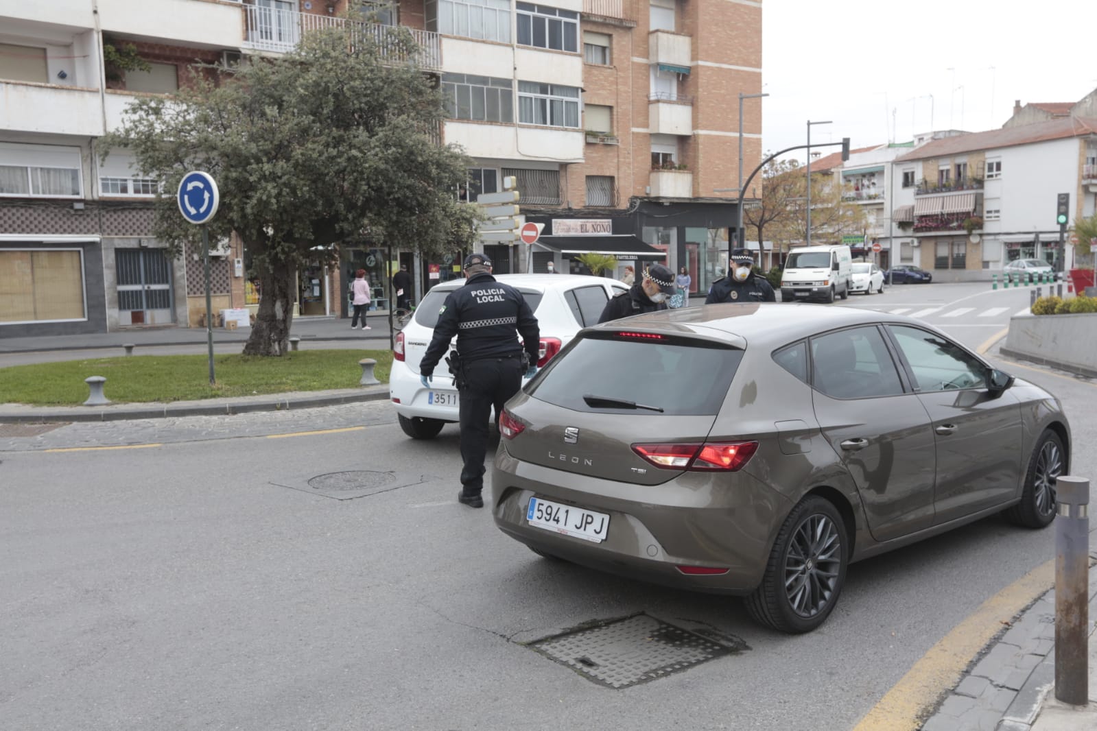 La capital vive una nueva semana de cuarentena con menos gente circulando y las Fuerzas y cuerpos de Seguridad del estado manteniendo el orden