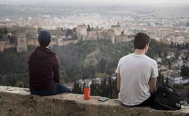 Dos jóvenes en San Miguel Alto. 