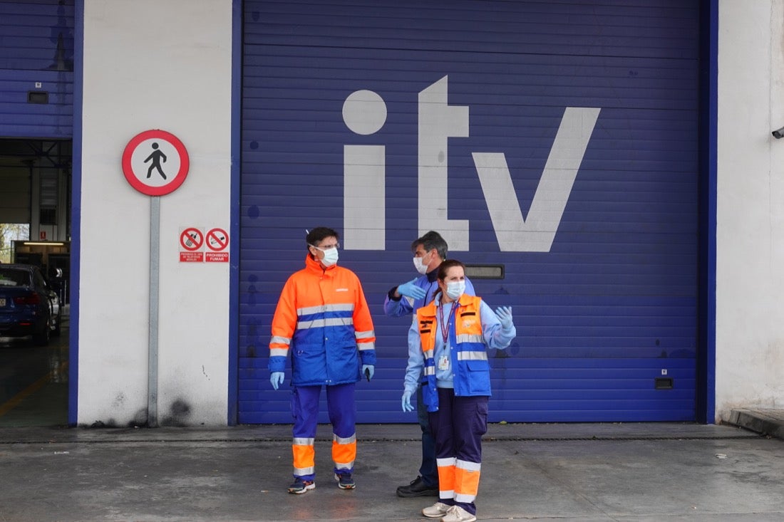 Continúa el estado de alarma en la ciudad y las calles desérticas se mezclan con sanitarios y Cuerpos y Ferzas de Seguridad del Estado