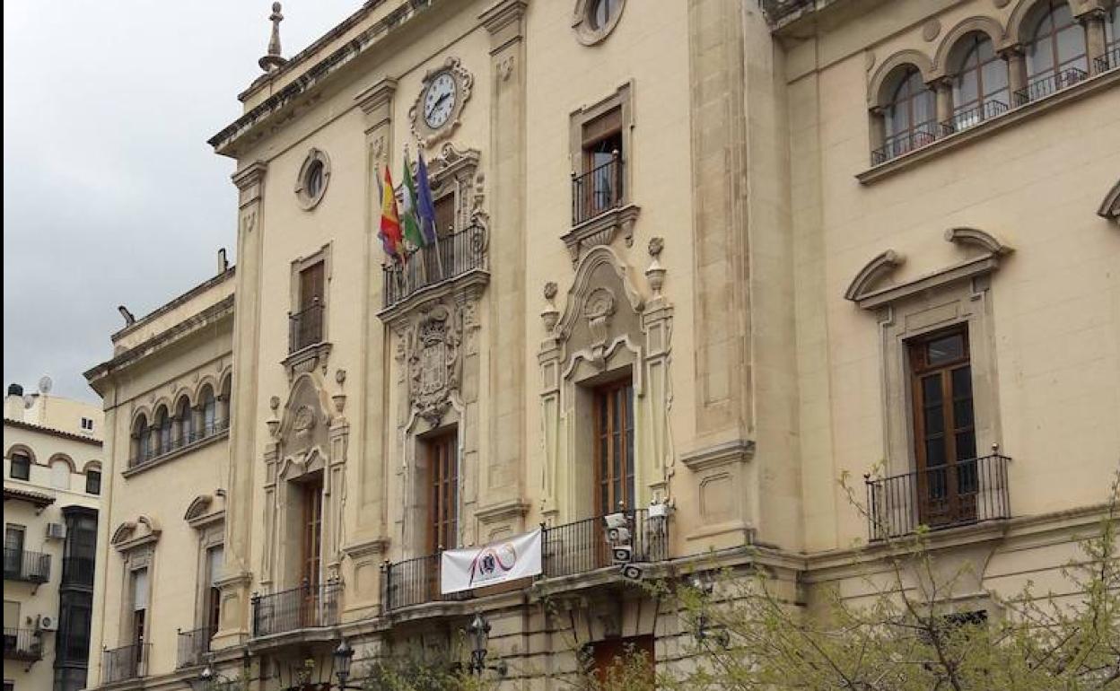 Fachada del Ayuntamiento de Jaén. 