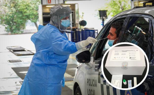 Varios agentes se sometieron a un test similar en la ITV de Peligros. A la derecha, el adquirido por Granada.