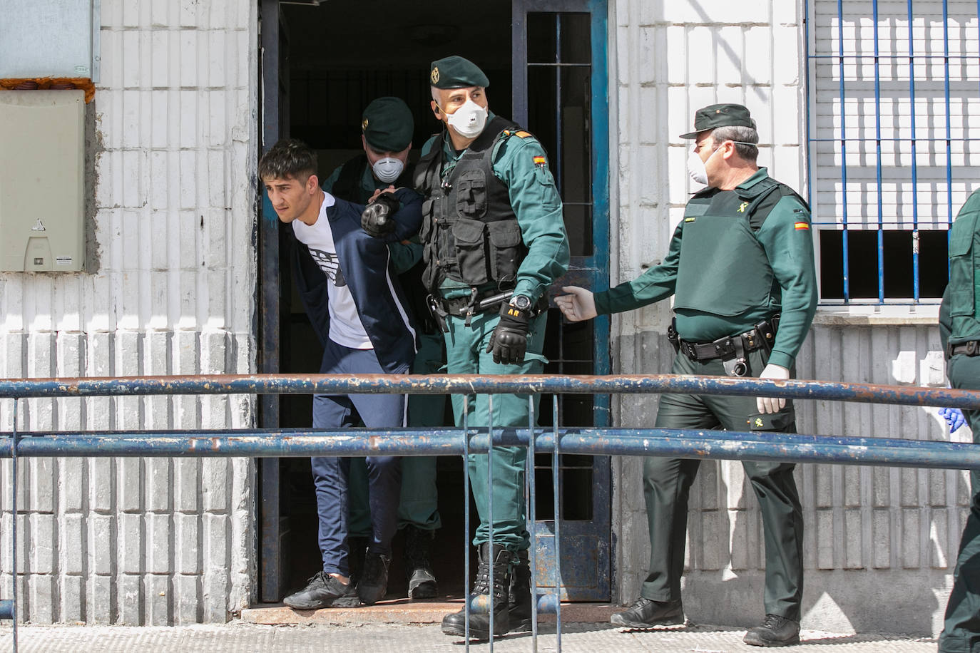 Tras atropellar a un guardia civil, el conocido delincuente huyó a Almanjáyar, donde fue detenido tras esconderse