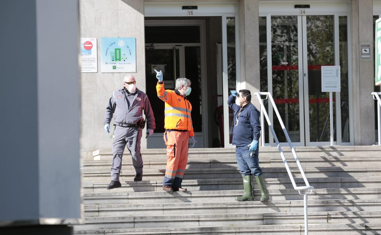 Preparativos en el antiguo Clínico de Granada. 