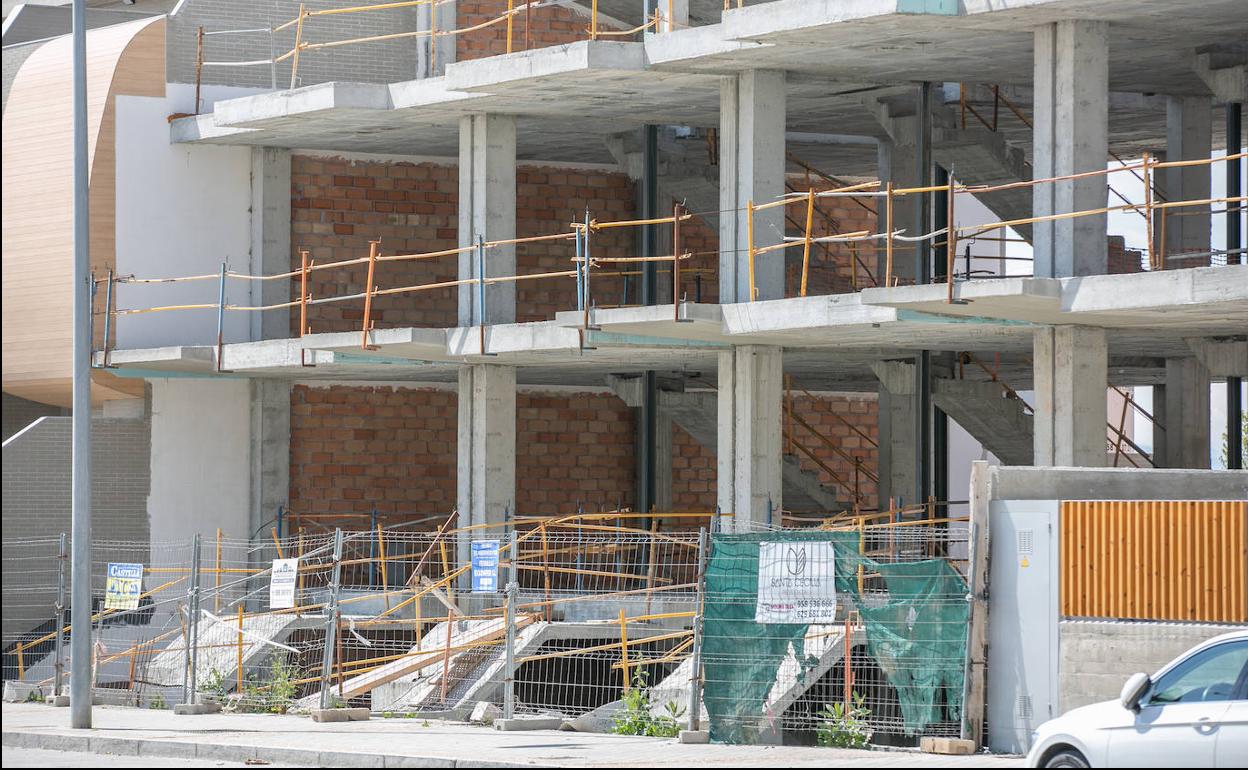 Las obras de Granada pararán hoy después del decreto que prohibe las actividades no esenciales. 