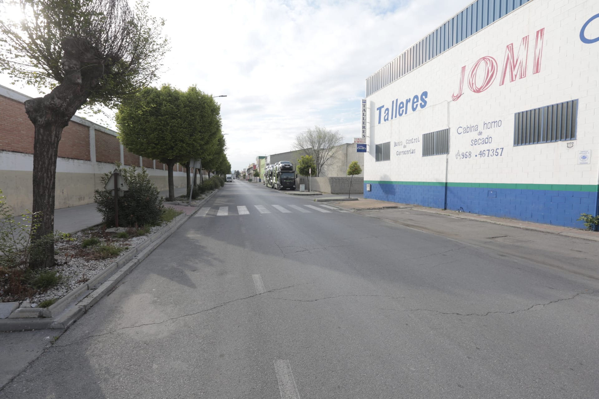 Tras las restricciones a profesionales no esenciales, la ciudad vive la primera jornada de un nuevo estado de alarma