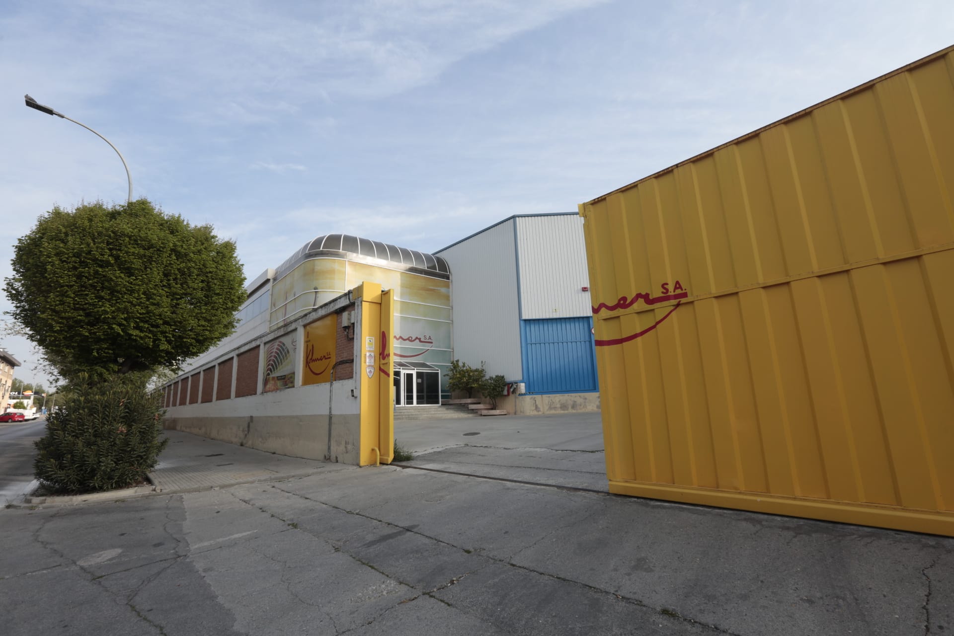 Tras las restricciones a profesionales no esenciales, la ciudad vive la primera jornada de un nuevo estado de alarma