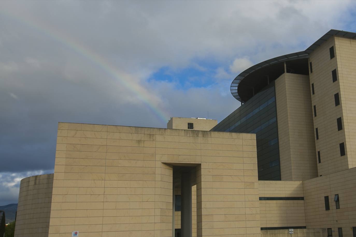 Las nuevas restricciones a la movilidad se hacen notar en las calles y plazas de la capital