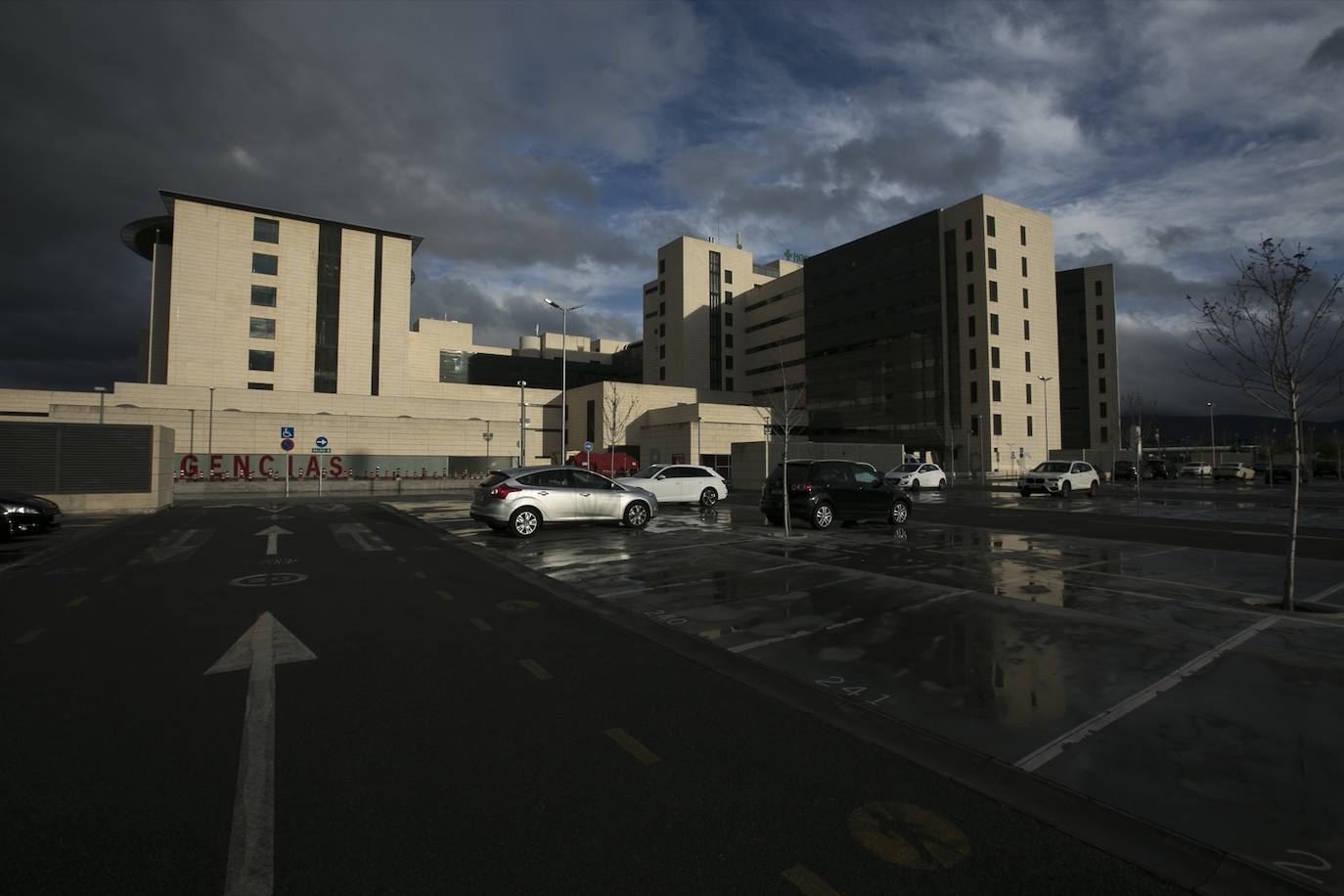 Las nuevas restricciones a la movilidad se hacen notar en las calles y plazas de la capital