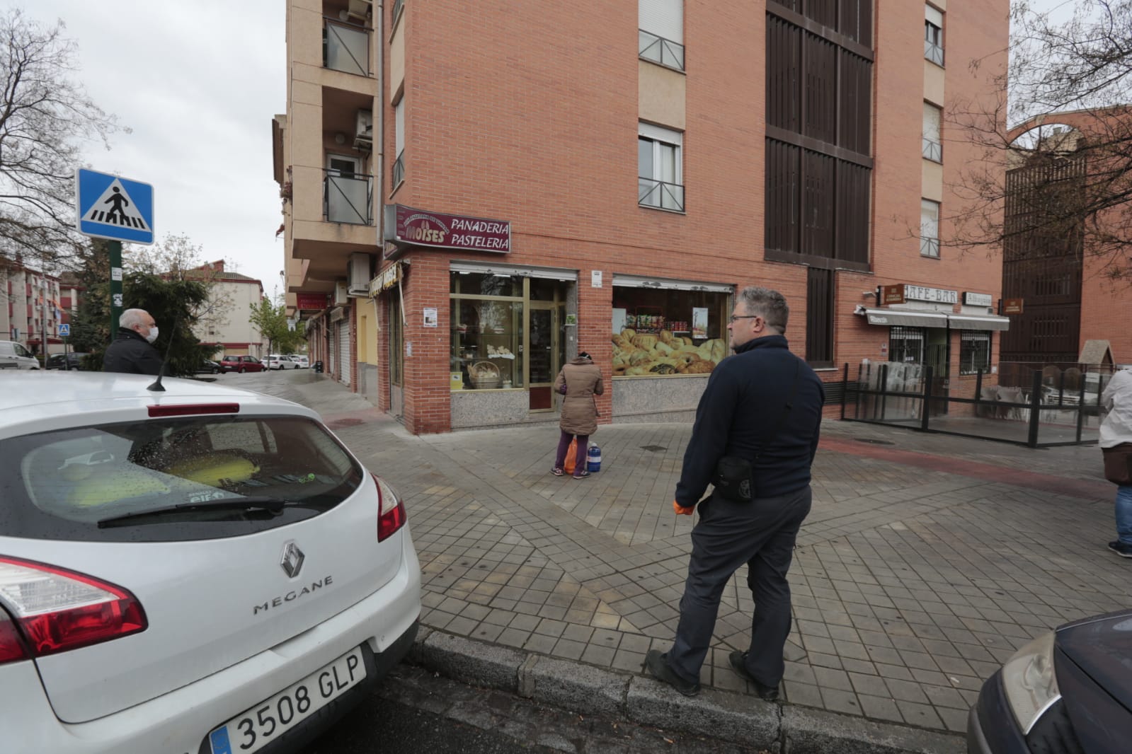 Las nuevas restricciones a la movilidad se hacen notar en las calles y plazas de la capital