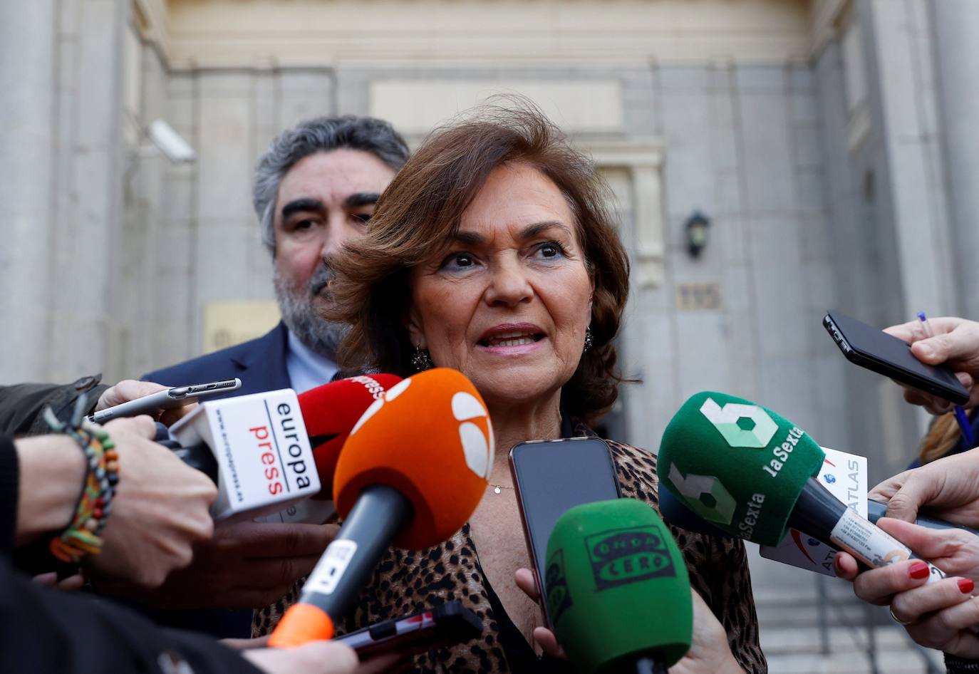 Carmen Calvo | La vicepresidenta primera del Gobierno ha estado unos días ingresada por una infección respiratoria y ha dado positivo en coronavirus.