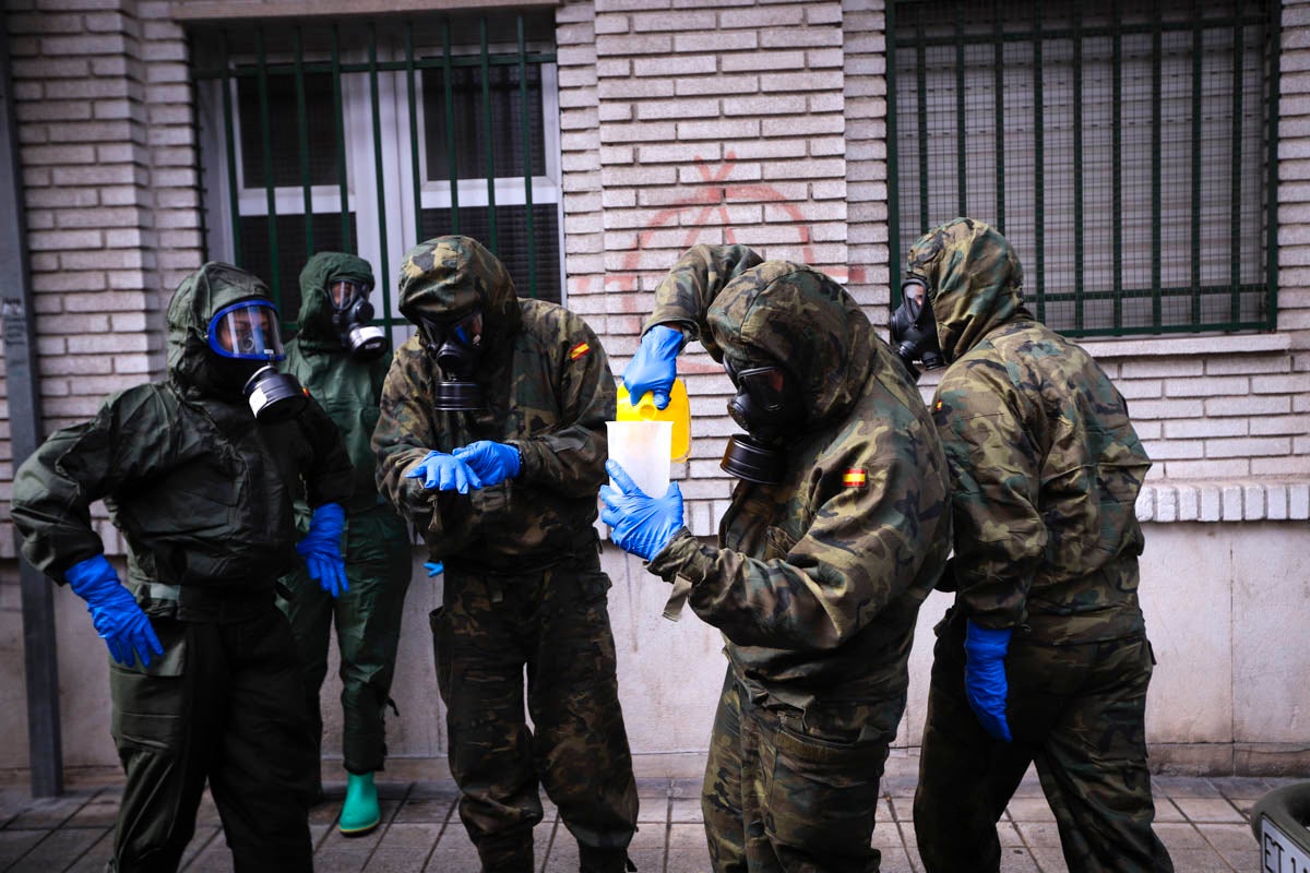 Fotos: La Legión realiza labores de desinfección en residencias de Motril