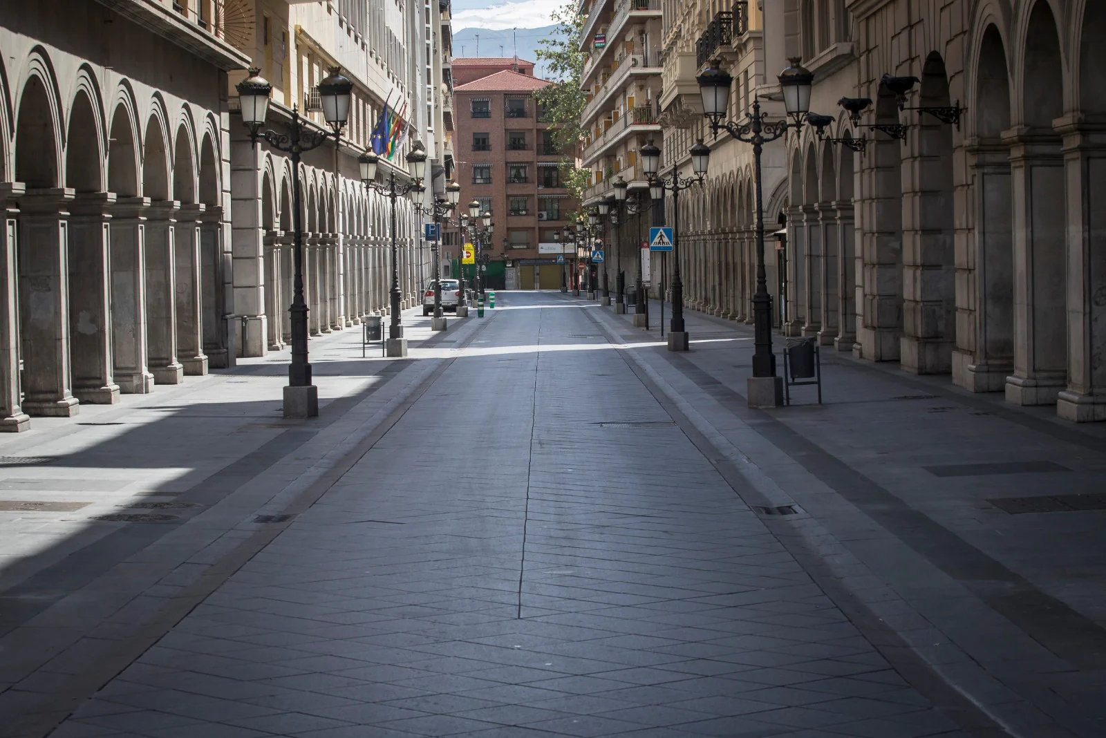 Recorremos, en plena cuarentena, las calles y plazas de la capital que constituyen el paso obligatorio de las estaciones de penitencia de las hermandades de la ciudad